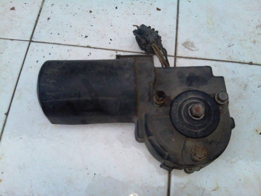 ต้องการขายมอเตอร์ปัดน้ำฝน benz 190E