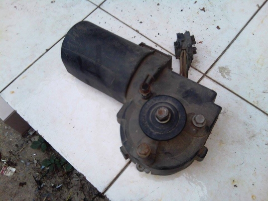 ต้องการขายมอเตอร์ปัดน้ำฝน benz 190E