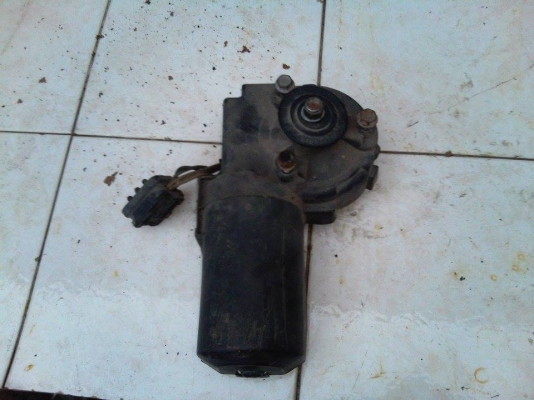 ต้องการขายมอเตอร์ปัดน้ำฝน benz 190E