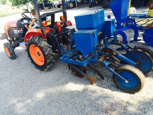 ขายเครื่องหยอดข้าวโพดทานตะวันแบบจานกลิ้งพร้อมใช้