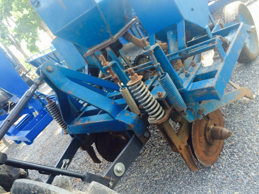 ขายเครื่องหยอดข้าวโพดทานตะวันแบบจานกลิ้งพร้อมใช้