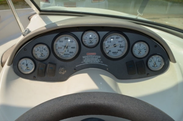 ขายเรือ Sea Ray 176 พร้อม trailer จากอเมริกา ราคา 420,000 บาท ขนาด 17.6 ฟุต ขนาดกำลังดี คล่องตัว ใช้งานง่าย สามารถจอดในที่จอดรถตามบ้านได้