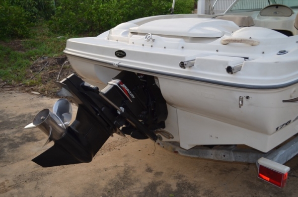 ขายเรือ Sea Ray 176 พร้อม trailer จากอเมริกา ราคา 420,000 บาท ขนาด 17.6 ฟุต ขนาดกำลังดี คล่องตัว ใช้งานง่าย สามารถจอดในที่จอดรถตามบ้านได้