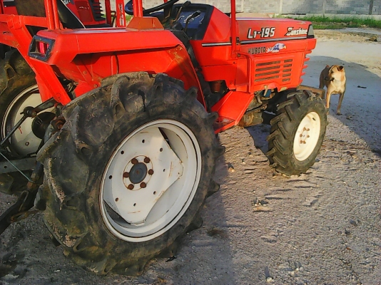 ขายรถไถKUBOTA L1-195 4WD  พร้อมใช้ สวยๆ สีเดิมๆ แรงๆ