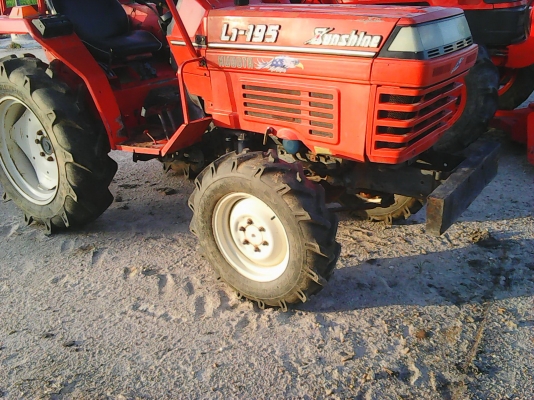 ขายรถไถKUBOTA L1-195 4WD  พร้อมใช้ สวยๆ สีเดิมๆ แรงๆ