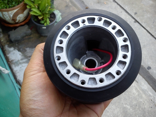 คอพวงมาลัยแต่ง ยี้ห้อ WB TOKYO แท้ (WORKSBELL) น่าจะของรถ TOYOTA CROWN