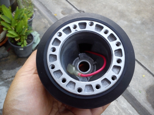 คอพวงมาลัยแต่ง ยี้ห้อ WB TOKYO แท้ (WORKSBELL) น่าจะของรถ TOYOTA CROWN