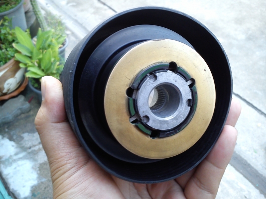 คอพวงมาลัยแต่ง ยี้ห้อ WB TOKYO แท้ (WORKSBELL) น่าจะของรถ TOYOTA CROWN