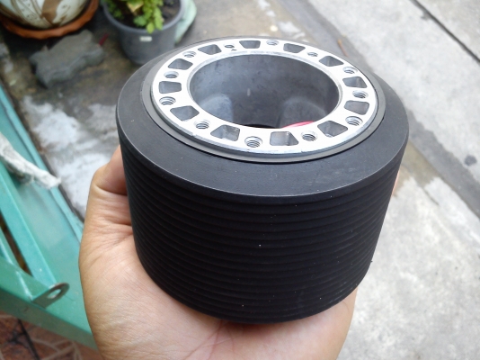 คอพวงมาลัยแต่ง ยี้ห้อ WB TOKYO แท้ (WORKSBELL) น่าจะของรถ TOYOTA CROWN