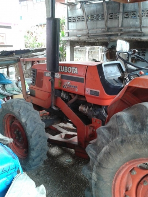 คูโบต้าM5000SUพร้อมใบมีดผานบุกผานพรวนและยางพร้อมกะทะอีกหนึ่งคู่ครับ