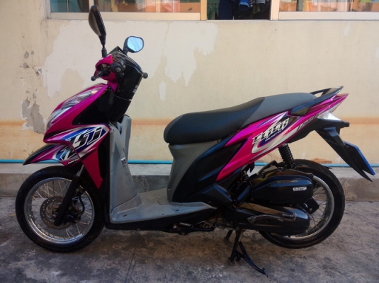 Click 125 i สีชมพูดำ รุ่น Racing Combi ลายStreet รถปลายปี55 สวยๆครับ