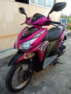 Click 125 i สีชมพูดำ รุ่น Racing Combi ลายStreet รถปลายปี55 สวยๆครับ