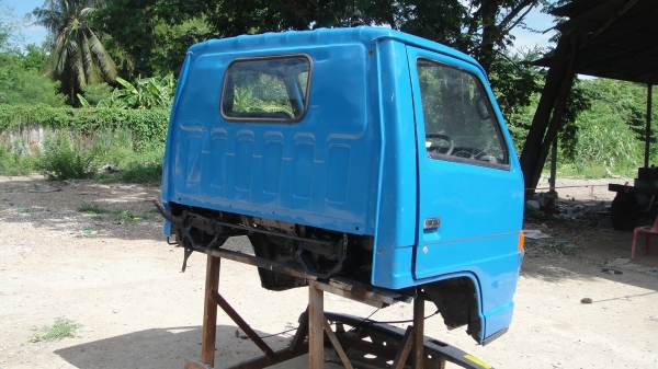 หัวรถ NKR สีใหม่ สภาพสวย ขาหน้า ขาหลัง ของครบ ราคาถูก