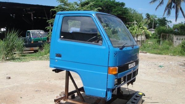 หัวรถ NKR สีใหม่ สภาพสวย ขาหน้า ขาหลัง ของครบ ราคาถูก