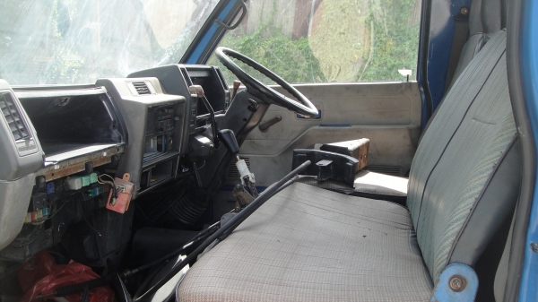 หัวรถ NKR สีใหม่ สภาพสวย ขาหน้า ขาหลัง ของครบ ราคาถูก