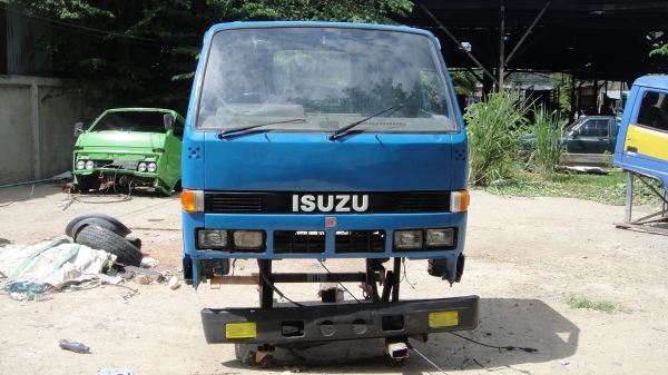 หัวรถ NKR สีใหม่ สภาพสวย ขาหน้า ขาหลัง ของครบ ราคาถูก