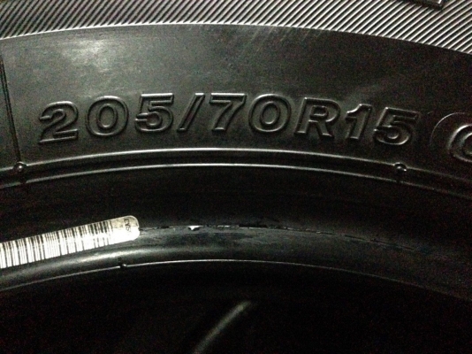 ขาย ยาง 215 70 15 ปลายปี14 BRIDGESTONE DURAVIS R611
