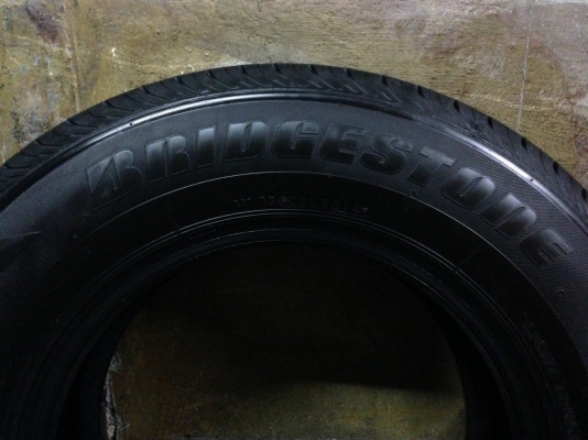 ขาย ยาง 215 70 15 ปลายปี14 BRIDGESTONE DURAVIS R611