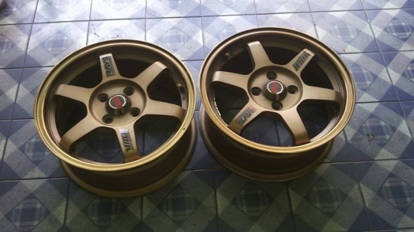 ขายTE37 ขอบ15มี2วง กว้าง6ครึ่ง4รู100. Et40 งานssw