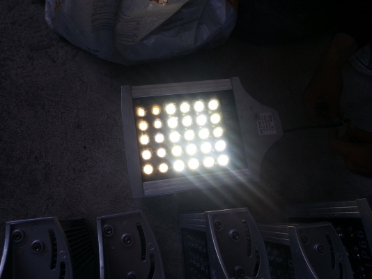 ขายโคมไฟ LED 12 โวลท์ มือสอง หมดแล้วครับ