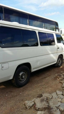 NISSAN รถตู้สภาพสวยๆ ฝาสูบดำ td25 พร้อมใช้งาน (วิ่ง 150,000 กม.)