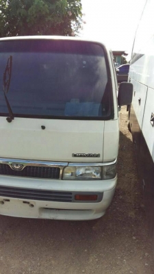 NISSAN รถตู้สภาพสวยๆ ฝาสูบดำ td25 พร้อมใช้งาน (วิ่ง 150,000 กม.)