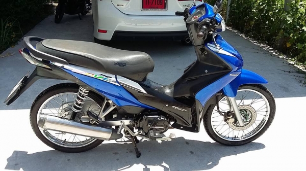 ขายwave 110 i ครื่องเดิมสนิท ท่อไม่มีควันแน่นอน ชุดสีเดิมสนิท รถบ้าน ทะเบียนไม่ขาดต่อ ชุดโอนครับ รถอยุ่ สรงประภา ดอนเมือง กรุงเทพ เบอ 0891123302 line progress7109 ราคา 17500 บาทขาย