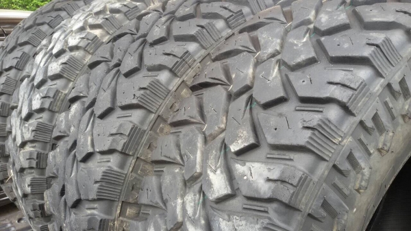 ยาง mud maxxis 265 75 16 ปี 13 สวยๆครับ