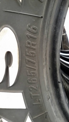 ยาง mud maxxis 265 75 16 ปี 13 สวยๆครับ