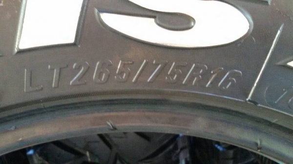 ยาง mud maxxis 265 75 16 ปี 13 สวยๆครับ