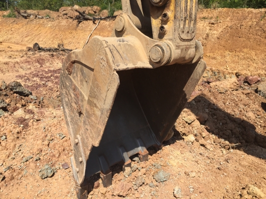 รถขุดPC200-7. เล่มทะเบียนพร้อม. 5965 ชม.  รถสวยเดิมๆรถใช้ส่วนตัวใช้น้อย. รถแน่นๆ