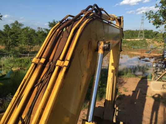 รถขุดPC200-7. เล่มทะเบียนพร้อม. 5965 ชม.  รถสวยเดิมๆรถใช้ส่วนตัวใช้น้อย. รถแน่นๆ