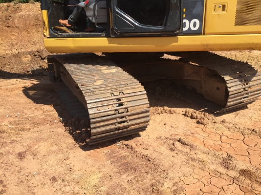 รถขุดPC200-7. เล่มทะเบียนพร้อม. 5965 ชม.  รถสวยเดิมๆรถใช้ส่วนตัวใช้น้อย. รถแน่นๆ