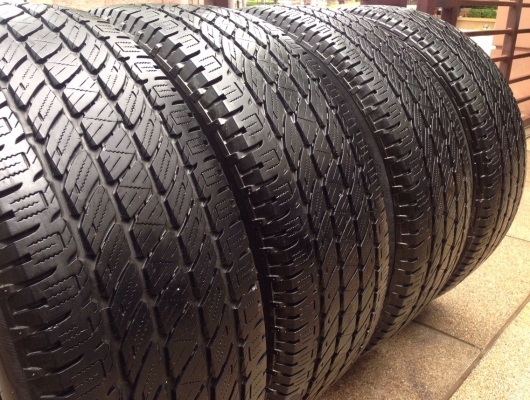 ยาง Nitto 265 60 18 กลางปี12 ดอกเต็ม เนื้อนิ่ม ไม่มีกินข้าง