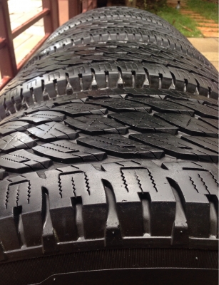 ยาง Nitto 265 60 18 กลางปี12 ดอกเต็ม เนื้อนิ่ม ไม่มีกินข้าง