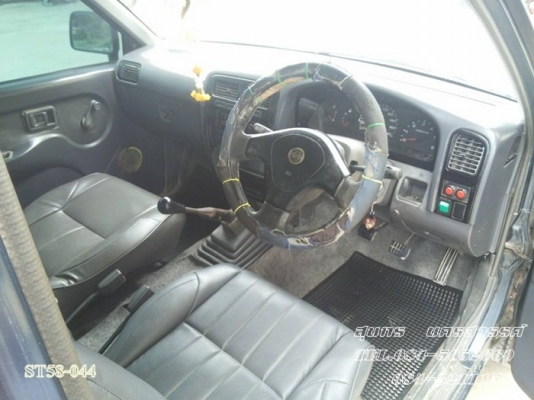 ขายด่วน  NISSAN BIG M 2.5 KINGCAB โฉม KINGCAB  ปี 96 สภาพเดิมๆ พร้อมใช้