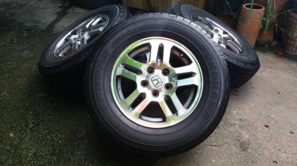 ล้อขอบ 15 5รู 114 พร้อมยาง 215 70 15 tokohama ปี 11 ชุดล่ะ 5,800