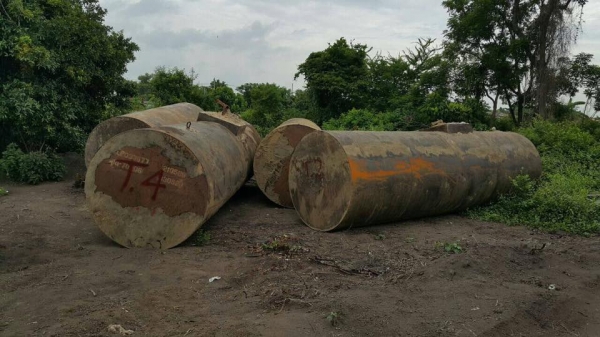 ถังน้ำมัน 15000 ลิตร มีทั้งหมด 6 ใบ พร้อมส่งเขตกรุงเทพและปริมณฑล ไกลกว่านี้ก็ติดต่อมาได้นะครับ...