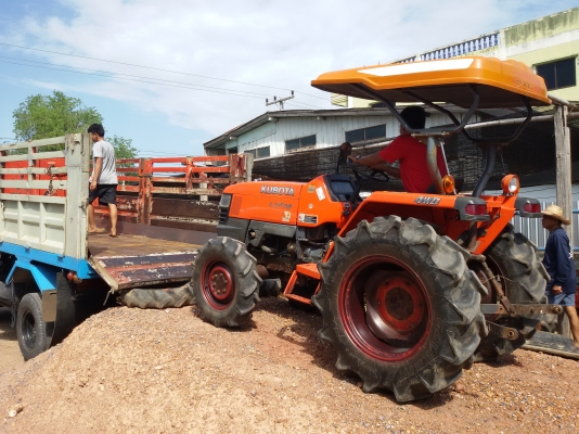 ปัญญาแทรคเตอร์..จัดมาให้ครับ ด่วน!!!คูโบต้า L3408 ตัวเปล่าครับ