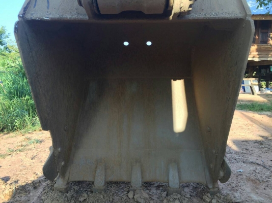 ขายรถแบคโฮ KOMATSU PC200-7 เอกสารเล่มทะเบียน 5000 ชม.ราคา 1750000