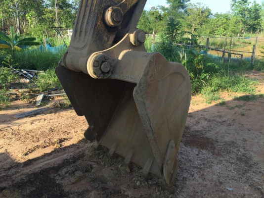 ขายรถแบคโฮ KOMATSU PC200-7 เอกสารเล่มทะเบียน 5000 ชม.ราคา 1750000