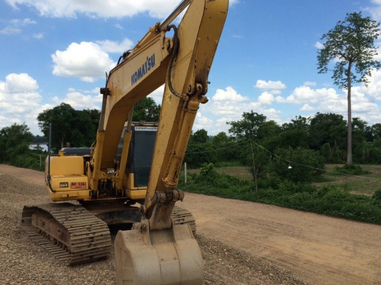 ขายรถแบคโฮ KOMATSU PC200-7 เอกสารเล่มทะเบียน 5000 ชม.ราคา 1750000