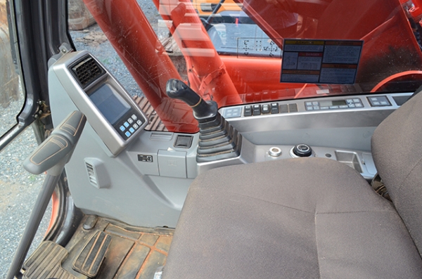 สยามอินเตอร์ เปิดประมูลรถขุดตีนตะขาบ DOOSAN