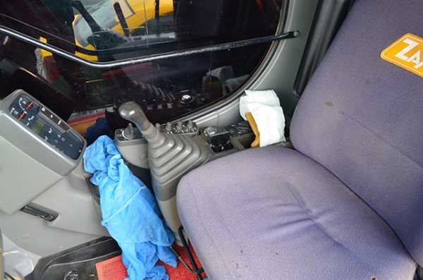 สยามอินเตอร์ เปิดประมูลรถขุดตีนตะขาบ HITACHI