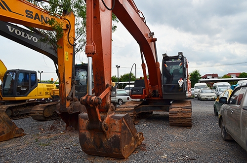 สยามอินเตอร์ เปิดประมูลรถขุดตีนตะขาบ HITACHI