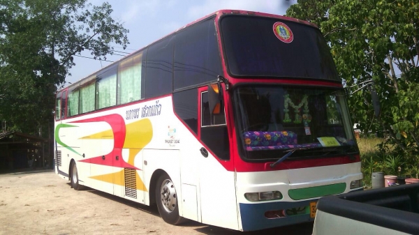 ขายรถทัวร์ 42 ที่นั่ง ราคา 650,000 ติดต่อ 084 927 8978  แขก