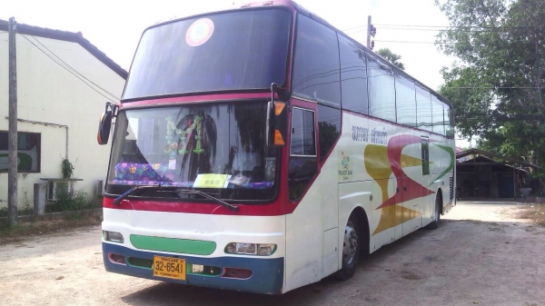 ขายรถทัวร์ 42 ที่นั่ง ราคา 650,000 ติดต่อ 084 927 8978  แขก