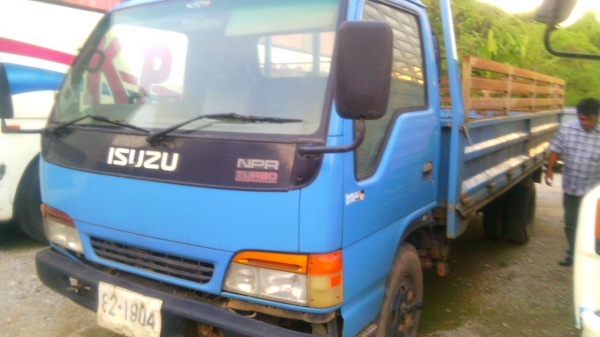 ขายราคาเบาๆ( 385,000บ )หกล้อ อีซูซุ NPR120แรง ปี41ยาว5เมตร สภาพพร้อมใช้งาน ทะเบียนพร้อมโอน บริการขับส่งถึงที่ครับ