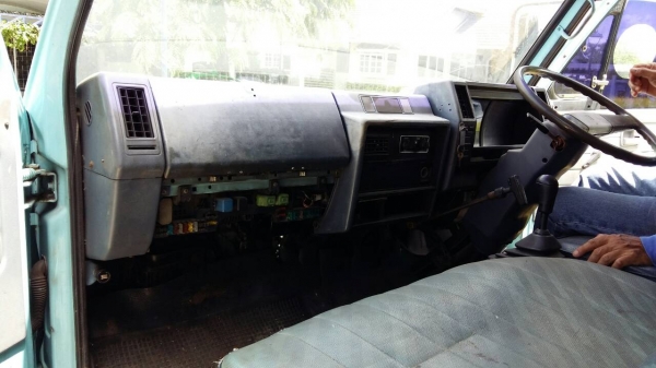 ขายรถบรรทุก 6 ล้อตู้แห้ง ISUZU NKR 110 แรงม้ารถห้างแท้ ยาว 4.30 เมตร เกียร์สั้น ราคา 245000