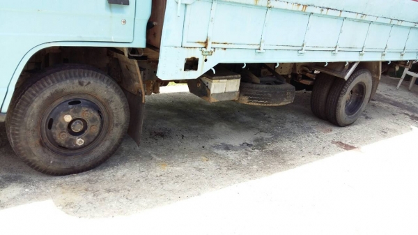 ขายรถบรรทุก 6 ล้อตู้แห้ง ISUZU NKR 110 แรงม้ารถห้างแท้ ยาว 4.30 เมตร เกียร์สั้น ราคา 245000